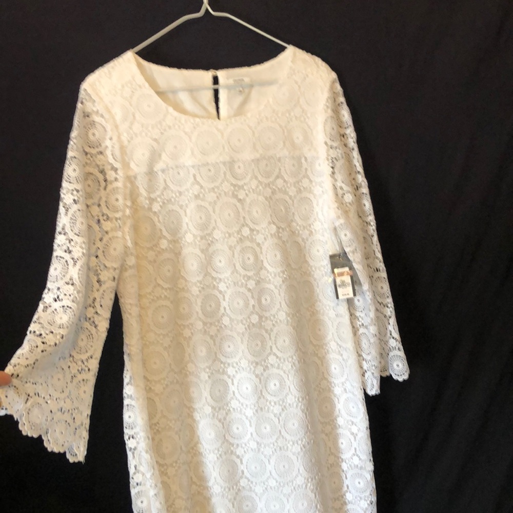 Crown & Ivy White Lace MIDI NWT. Sheer Arms. Lovely Dress